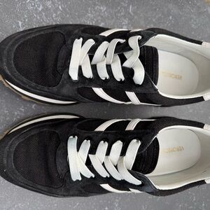 Veronica Beard Black and White Women's Sneakers size 10 (fits like 9.5)
